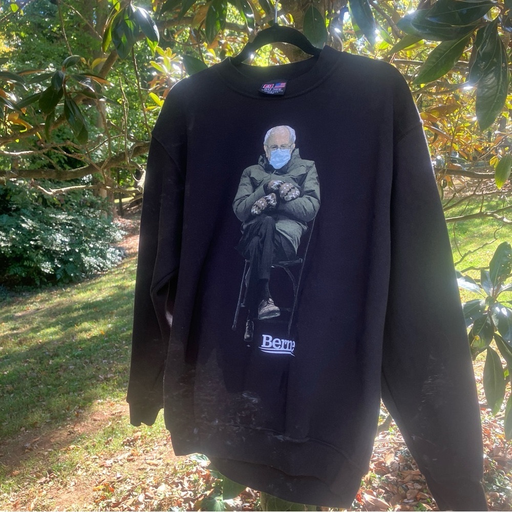 Black “Bernie in Mittens” Men’s Large Sweatshirt